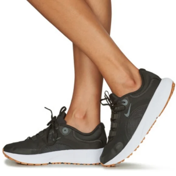 NEW Nike React Escape Run womens running shoes size 7 black white gum - Picture 1 of 9